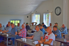 Den morgontrötta Kenth Alfredsson höger i bild